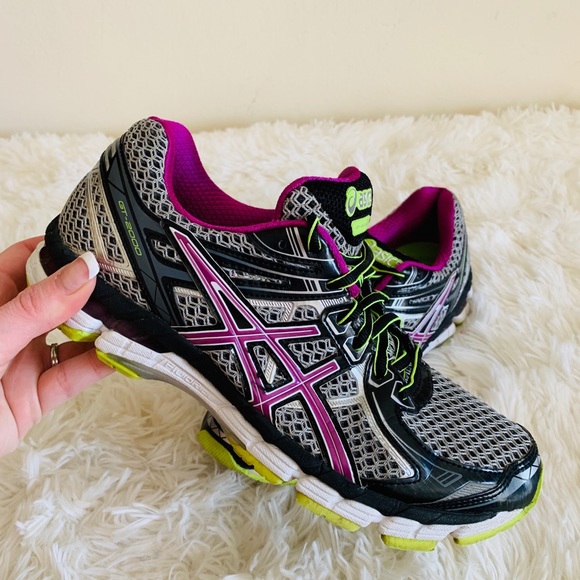 Asics Shoes - ASICS GT 2000